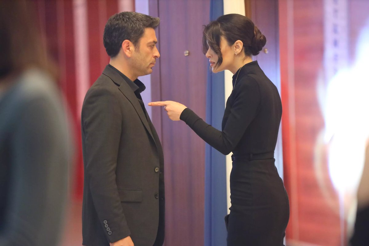 Uzak Şehir dizisinde Cihan ve Alya arasındaki konuşma dikkat çekiyor medyatilkisi.com/uzak-sehir-hey… #UzakŞehir #Cihan #Alya