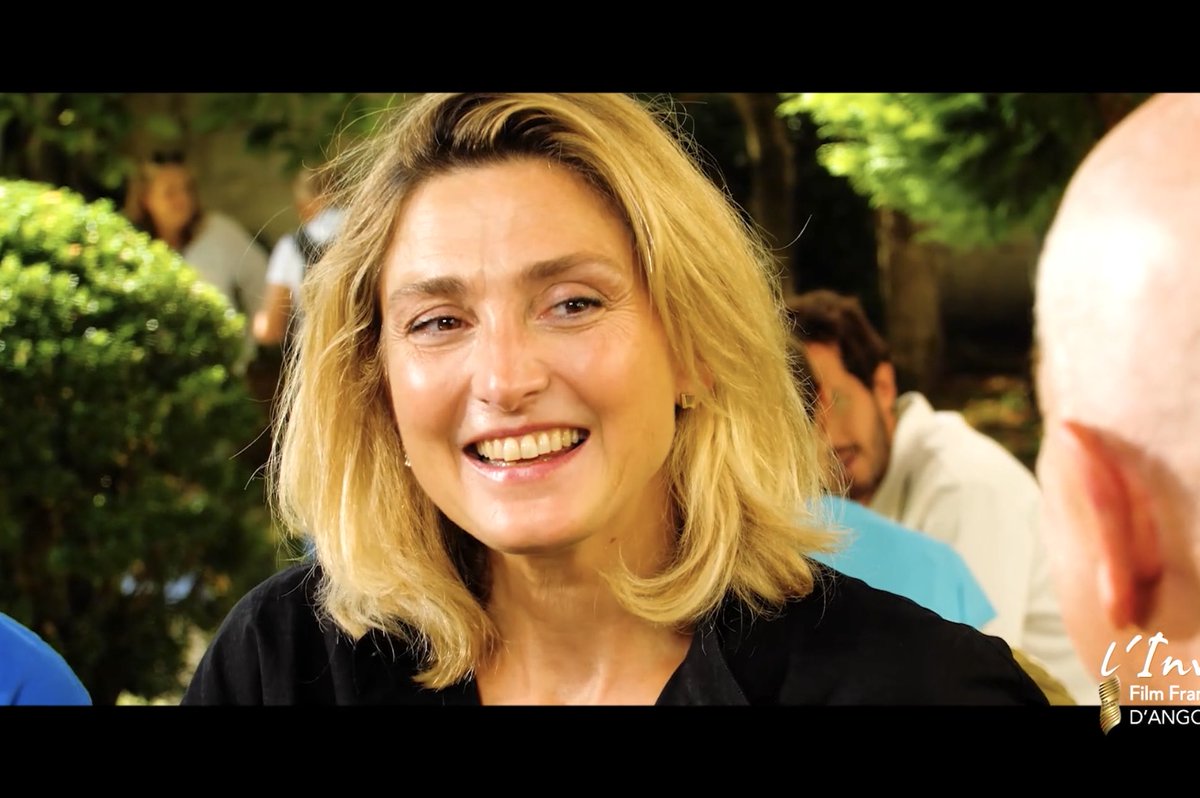 PatrickSimonin's tweet photo. Elle est exceptionnelle dans le rôle d’Olympe de Gouges ⁦@IamJulieGayet⁩ est mon invitée aujourd’hui sur @tv5monde dans une émission inédite enregistrée au @FFAngouleme avec #MathieuBusson co-réalisateur de « Olympe, une femme dans la révolution » ce soir sur France 2 https://t.co/a2vyPzwac0