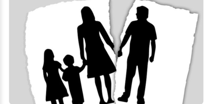 Bagaimanakah dengan 'status' single parents? Apakah semenakutkan seperti yang banyak orang bilang?

Atau mempertahankan dengan alasan 'kasihan anak' itu lebih mengerikan?

*foto nyomot gugel