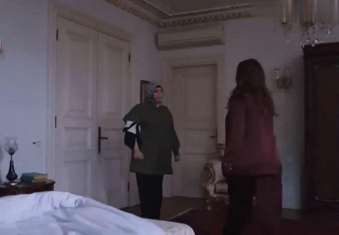 Kızılcık Şerbeti dizisinde inanılmaz hata! medyatilkisi.com/kizilcik-serbe… #KızılcıkŞerbeti #DiziHata #ShowTV