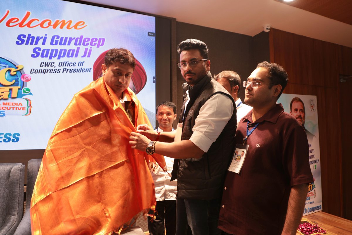 IYC's tweet photo. IYC President Shri @UdayBhanuIYC ji received a warm welcome at "IYC Yodha - 2025" Social Media National Executive Meeting held at 📍Indira Bhawan, New Delhi.

#IYCSMYodha2025 https://t.co/vuOWTjexoB