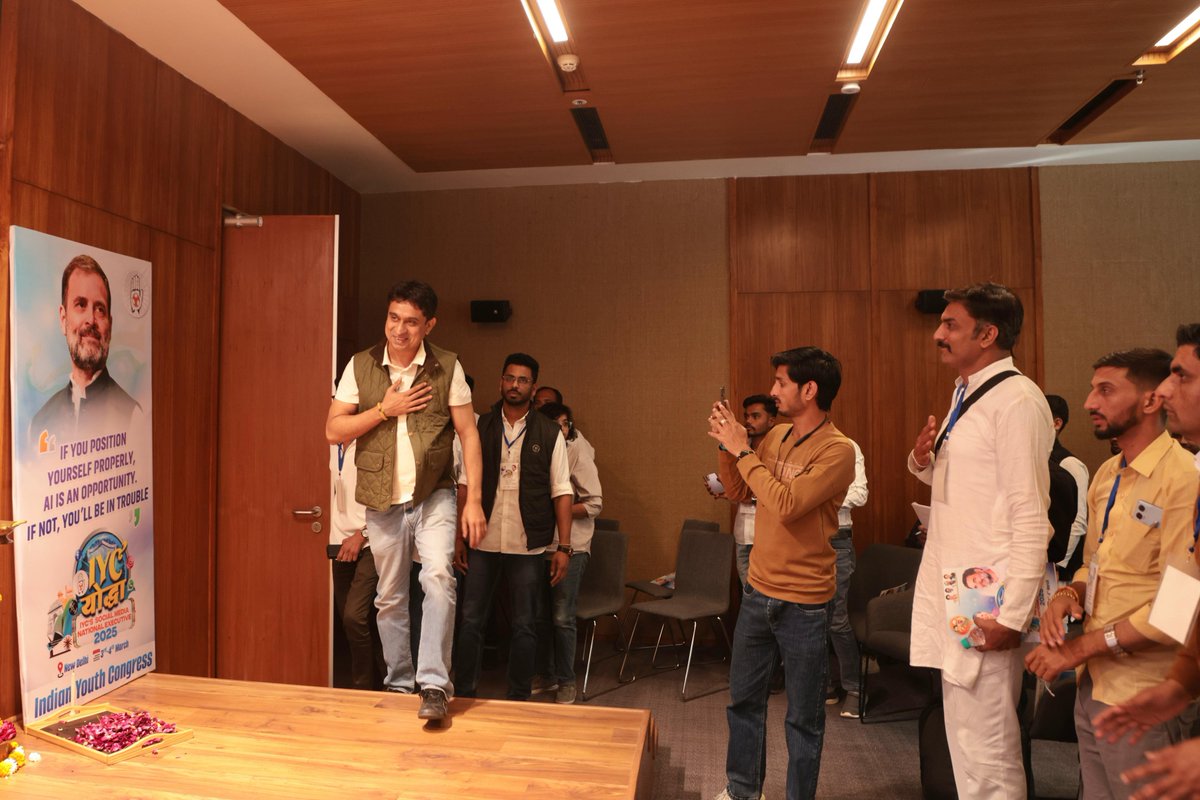 IYC's tweet photo. IYC President Shri @UdayBhanuIYC ji received a warm welcome at "IYC Yodha - 2025" Social Media National Executive Meeting held at 📍Indira Bhawan, New Delhi.

#IYCSMYodha2025 https://t.co/vuOWTjexoB