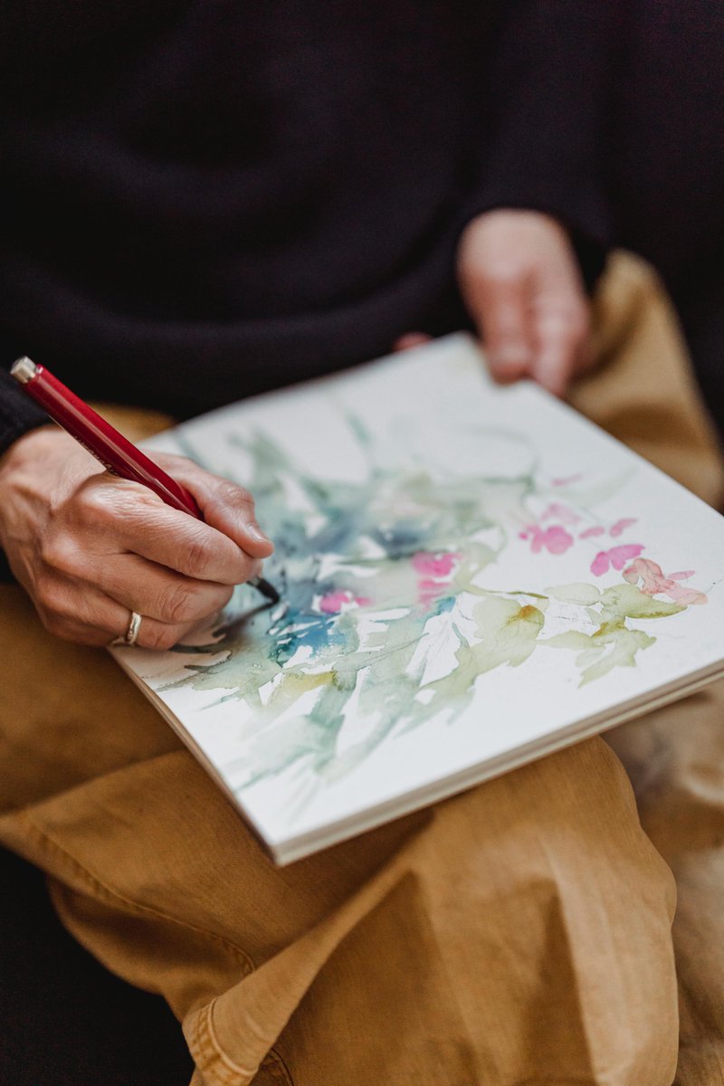 Syntovia's tweet image. Pro tip: Use a damp brush to blend watercolor pencil strokes seamlessly! 🎨🖌️