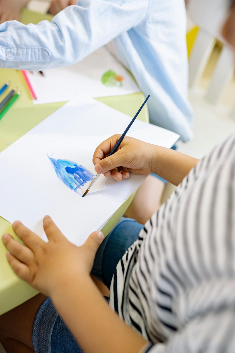 Syntovia's tweet image. Experiment with dry and wet techniques to unlock the full potential of watercolor pencils! 🌊🖍️