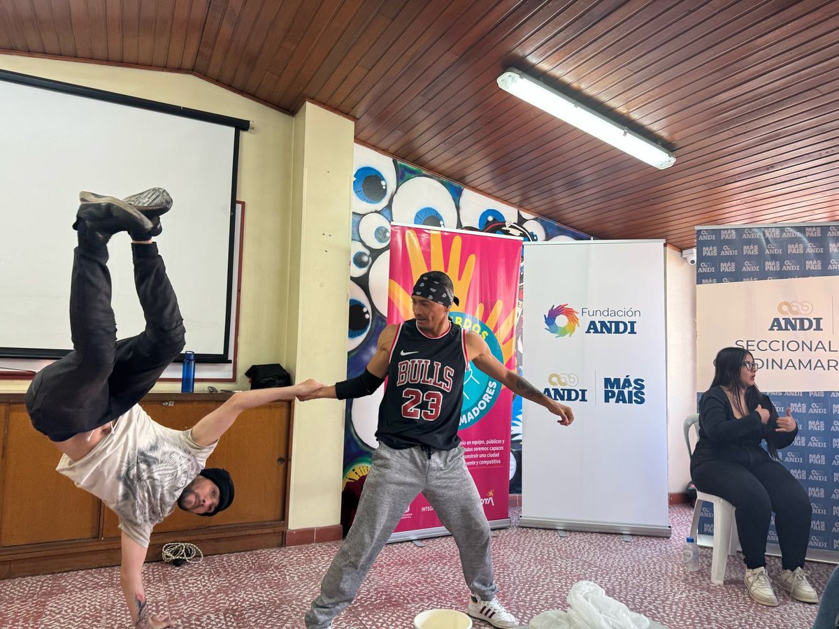 ANDI (@andi_colombia) on Twitter photo 💫¡La <a href="/andi_bogota/">Seccional ANDI Bogotá, Cundinamarca y Boyacá</a> y la <a href="/FundacionANDI/">Fundación ANDI</a> acompañaron la jornada inicial de la segunda versión de la Escuela Distrital de Emprendimiento Joven!
🤝Este programa en alianza con <a href="/DistritoJoven_/">Distrito Joven</a> y <a href="/integracionbta/">Secretaría Distrital de Integración Social</a> busca fortalecer las habilidades de los jóvenes para sus ideas de 💫¡La <a href="/andi_bogota/">Seccional ANDI Bogotá, Cundinamarca y Boyacá</a> y la <a href="/FundacionANDI/">Fundación ANDI</a> acompañaron la jornada inicial de la segunda versión de la Escuela Distrital de Emprendimiento Joven!
🤝Este programa en alianza con <a href="/DistritoJoven_/">Distrito Joven</a> y <a href="/integracionbta/">Secretaría Distrital de Integración Social</a> busca fortalecer las habilidades de los jóvenes para sus ideas de