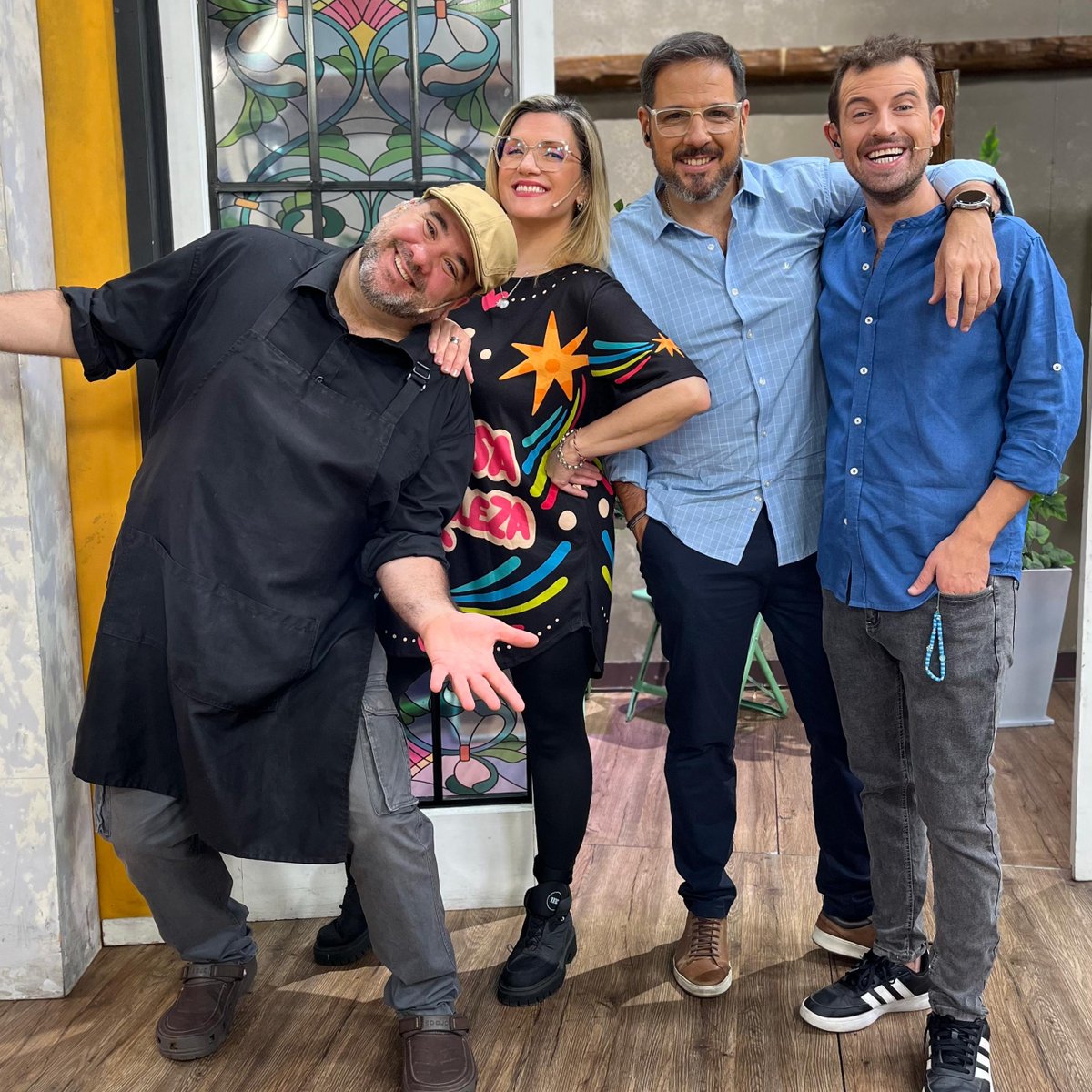 ¡Le ponemos nuestra mejor sonrisa y mucho color a este día gris y lluvioso!🌧🤩 

#VamoArriba que te esperamos para compartir la mañana juntos, AHORA por la pantalla de <a href="/Canal4_UY/">Canal 4</a> 💪📺