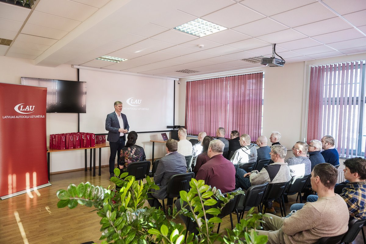 autoceli's tweet image. 🧑‍👩‍🦰 Pagājušajā nedēļā norisinājās Jauno darbinieku diena. Mūsu komandai ir pievienojušies 32  jauni kolēģi no dažādiem Latvijas novadiem. 
👏 Sveicam jaunos kolēģus Latvijas autoceļu uzturētāja komandā!