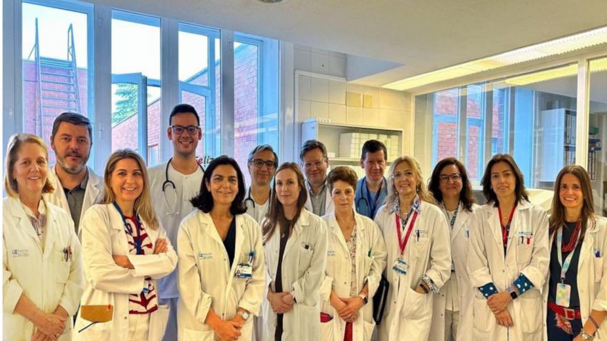 Manuel Méndez (@mendez_bailon) on Twitter photo El Hospital público Clínico San Carlos desarrolla una iniciativa para el diagnóstico y manejo integral de la hipereosinofilia comunidad.madrid/hospital/clini… #somosclinico <a href="/juliomayol/">Julio Mayol</a> <a href="/jtorresmacho/">Juan Torres Macho</a> <a href="/SilviaSchzRamon/">Silvia Sánchez-Ramón</a> <a href="/angelnieto_/">Ángel Nieto</a> <a href="/Sociedad_SEMI/">Sociedad Española de Medicina Interna (SEMI)</a> <a href="/ComunidadMadrid/">Comunidad de Madrid</a> El Hospital público Clínico San Carlos desarrolla una iniciativa para el diagnóstico y manejo integral de la hipereosinofilia comunidad.madrid/hospital/clini… #somosclinico <a href="/juliomayol/">Julio Mayol</a> <a href="/jtorresmacho/">Juan Torres Macho</a> <a href="/SilviaSchzRamon/">Silvia Sánchez-Ramón</a> <a href="/angelnieto_/">Ángel Nieto</a> <a href="/Sociedad_SEMI/">Sociedad Española de Medicina Interna (SEMI)</a> <a href="/ComunidadMadrid/">Comunidad de Madrid</a>