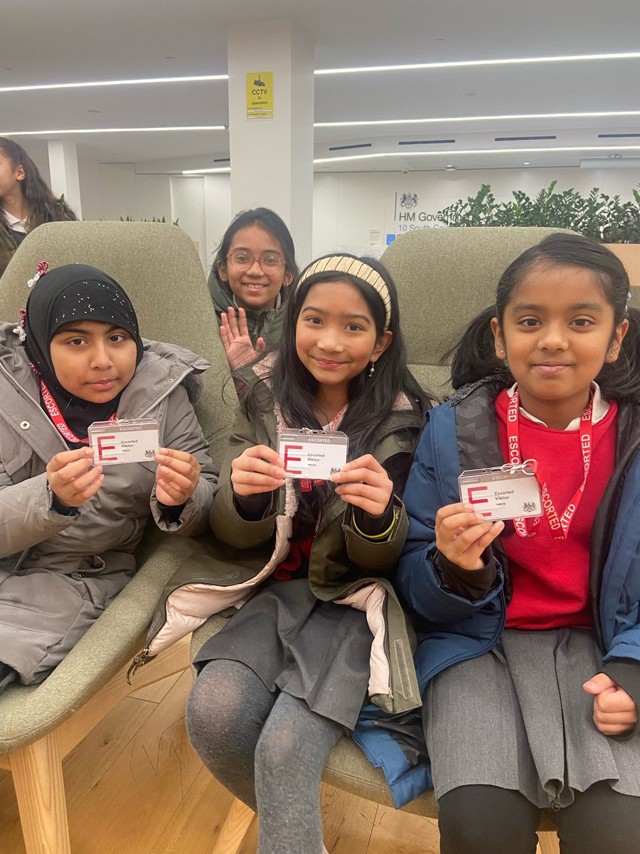 MayflowerSch's tweet image. #Burman visited the NHS property building in Canary Wharf and had the opportunity to speak to workers from there! #WorldOfWorkWeek #UKS2