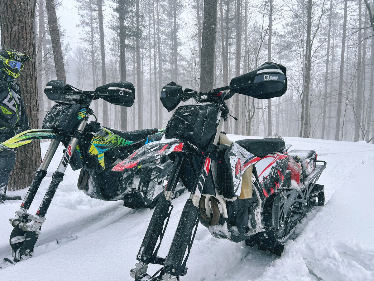 Not the best of conditions this weekend but always a blast shredding some trees  🌲 🌲 Looking at the rain coming Wednesday, real happy I got a ride in 🤙