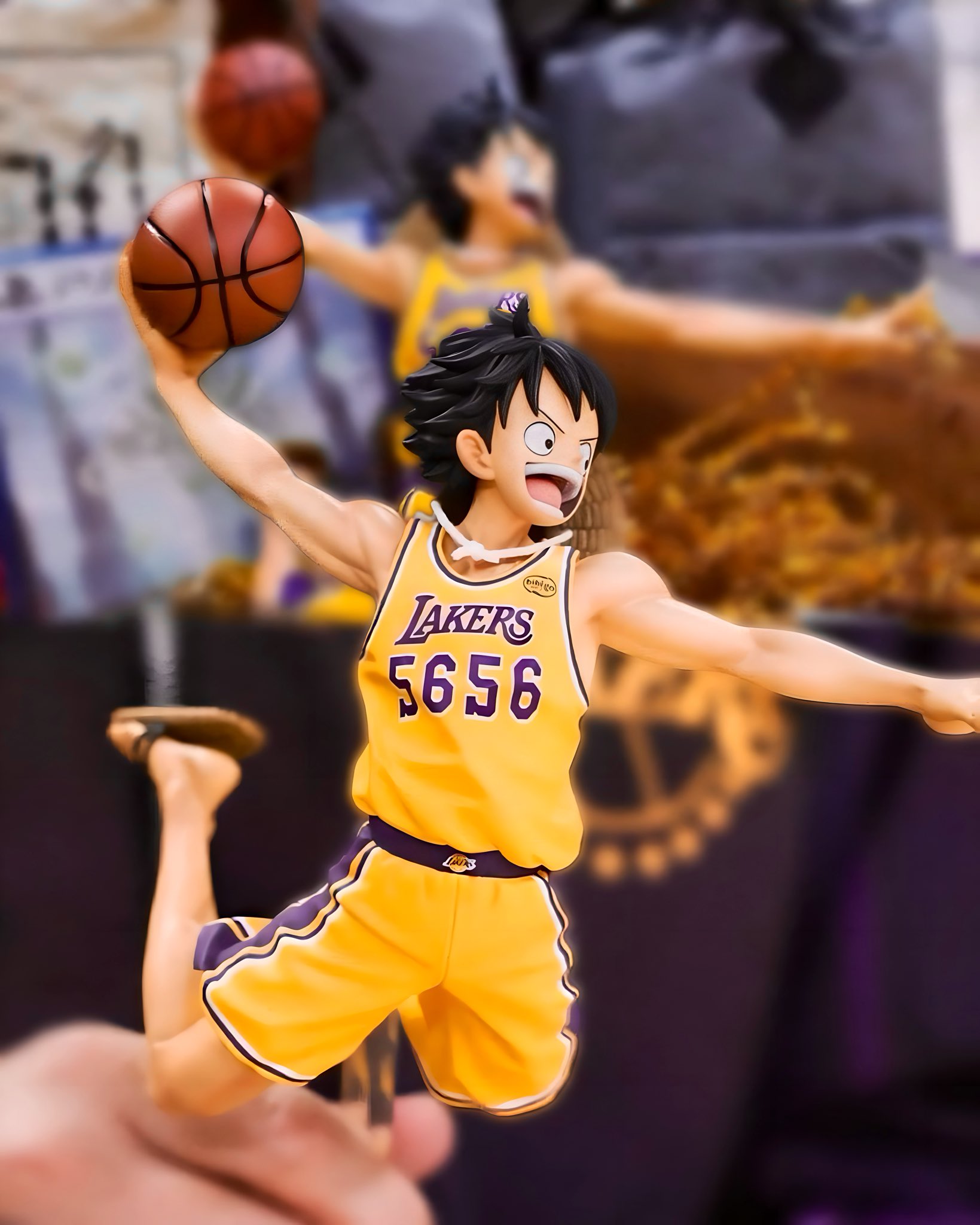 ワンピース ルフィx NBAレイカーズコラボフィギュア バスケットボール ①