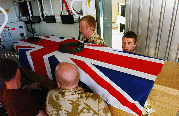 LovelyGeezer65's tweet image. As Blair before him Starmer is taking us down the same path. Iraq finished Blair and is still derided to this day. To those who are pushing for “boots on the ground” in Ukraine I want you to remember the pictures of soldiers returning to this country in coffins draped in the…