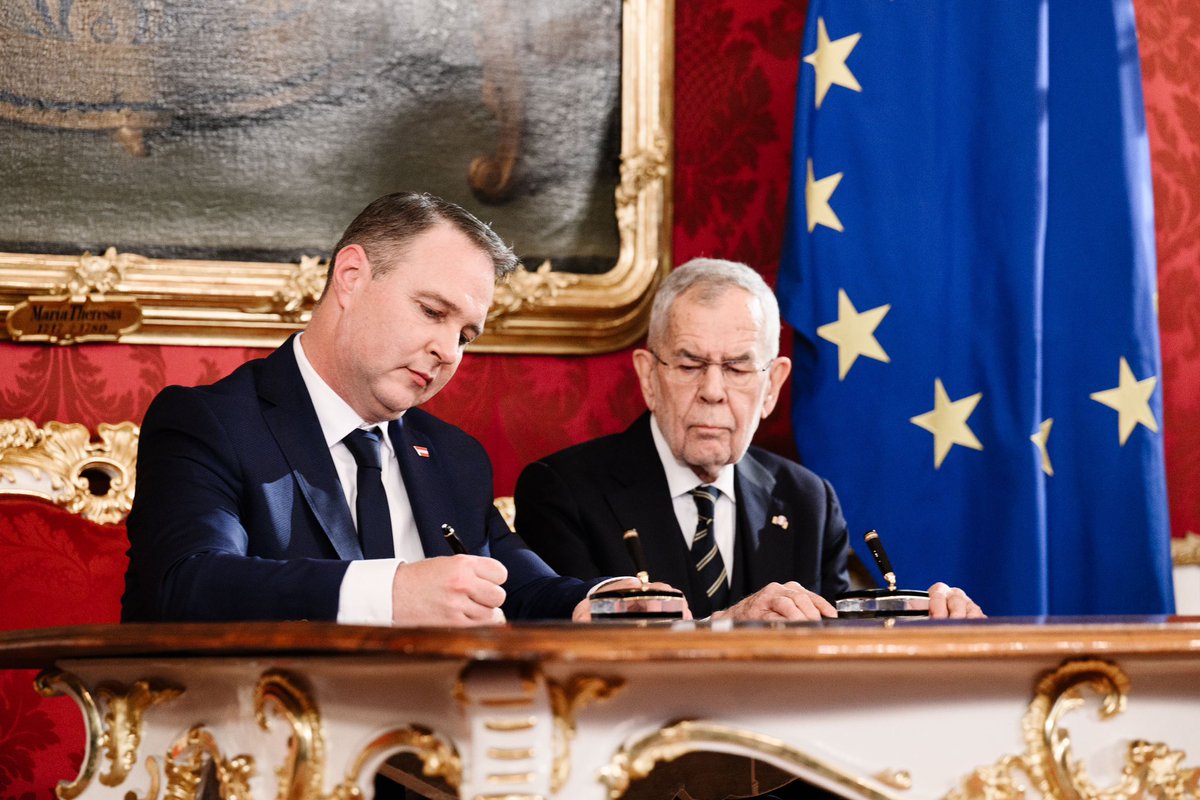 Unsere Bundesministerinnen und Bundesminister bei der Angelobung. Gemeinsam bringen wir Österreich wieder auf Kurs.