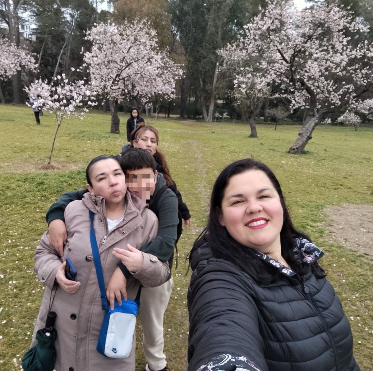 Monomarental (@monomarentales) on Twitter photo Este viernes el grupo de ocio de madres, disfrutó de una agradable tarde en el campo con la floración de los almendros🍃
#asms #madressolteras #monomarental <a href="/FundlaCaixa/">Fundación ”la Caixa”</a> <a href="/ComunidadMadrid/">Comunidad de Madrid</a> #JMDlalatina #Carabanchel #ocioytiempolibre #CaixaProinfancia Este viernes el grupo de ocio de madres, disfrutó de una agradable tarde en el campo con la floración de los almendros🍃
#asms #madressolteras #monomarental <a href="/FundlaCaixa/">Fundación ”la Caixa”</a> <a href="/ComunidadMadrid/">Comunidad de Madrid</a> #JMDlalatina #Carabanchel #ocioytiempolibre #CaixaProinfancia