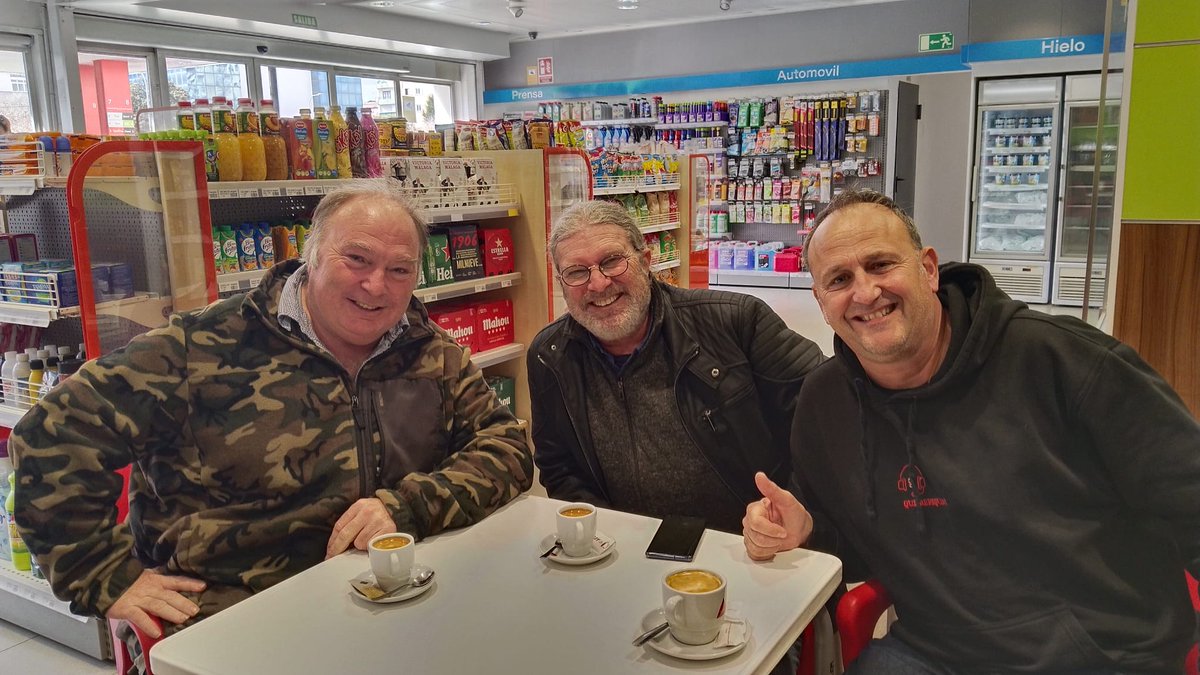 Kilómetros y kilómetros de Radio. <a href="/ToniFuster2/">Toni Fuster Aparicio</a> <a href="/prensattenerife/">Tony Tenerife</a> y yo mismamente.