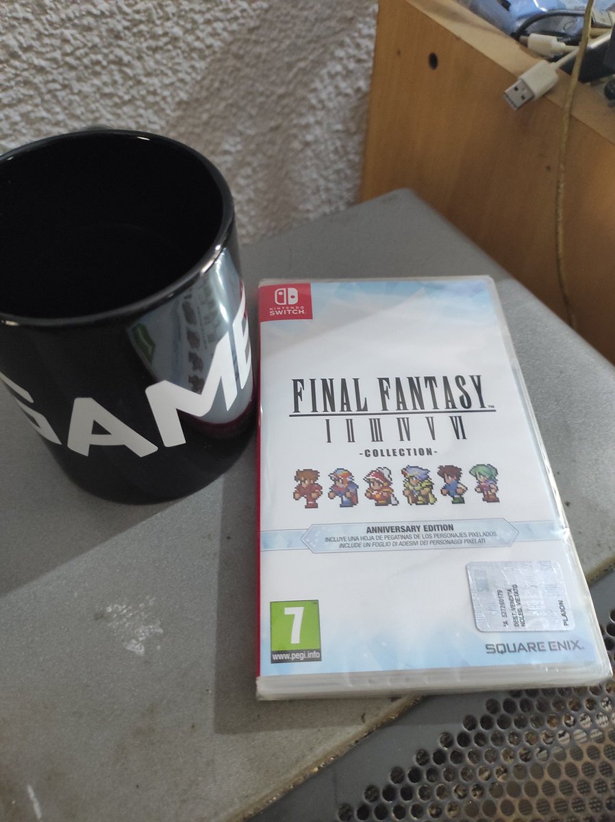 Yadoking7's tweet photo. Como me ha recomendado @SirArturo3, he decidido celebrar mi cumpleaños con pixeles por todo lo alto y he decidido llevarme el #FinalFantasyCollection de mi tienda habitual de @VideojuegosGAME junto a la tacita de cada año. https://t.co/mVp2QmbVjO