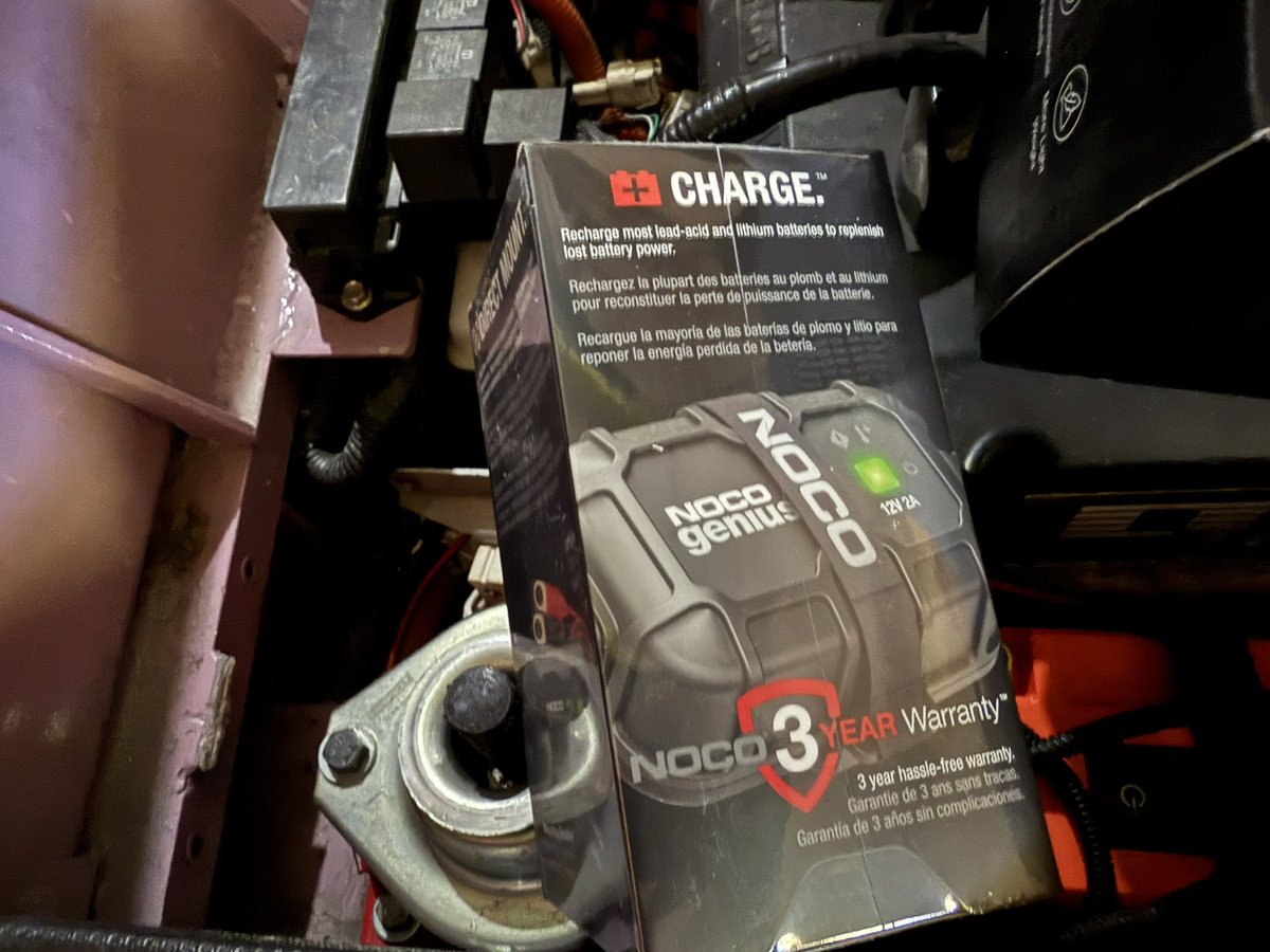Back home and doing some jobs on the Moke. First up switch out the ailing lead acid 12v battery with a lithium one. Both are 6-7Ah. But the lithium hardly drops voltage at all under load. Even with the brake pump running, and headlights on full beam. It is still 13+ volts. Old