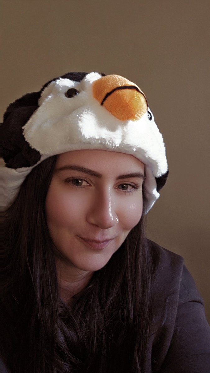 Ninney2021's tweet image. Thought I&apos;d try and cheer myself up abit and try on spuds WBD hat 😂
#Geronimo 🐧