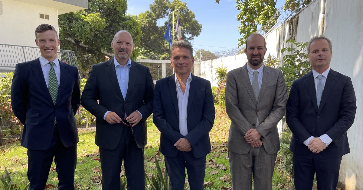 Roland Kobia (@rolandkobia) on Twitter photo Merci à l’Ambassadeur de France aux Comores <a href="/SylvainRiquier1/">Sylvain Riquier</a> pour cet accueil lors de ma première visite dans ce pays ami, qui vote sur les principes aux UN.
Nos équipes travaillent étroitement en #EquipeEurope avec notre excellent Chef de Bureau UE Pavlos Evangelidis. 🇪🇺 🇰🇲 🇫🇷 Merci à l’Ambassadeur de France aux Comores <a href="/SylvainRiquier1/">Sylvain Riquier</a> pour cet accueil lors de ma première visite dans ce pays ami, qui vote sur les principes aux UN.
Nos équipes travaillent étroitement en #EquipeEurope avec notre excellent Chef de Bureau UE Pavlos Evangelidis. 🇪🇺 🇰🇲 🇫🇷
