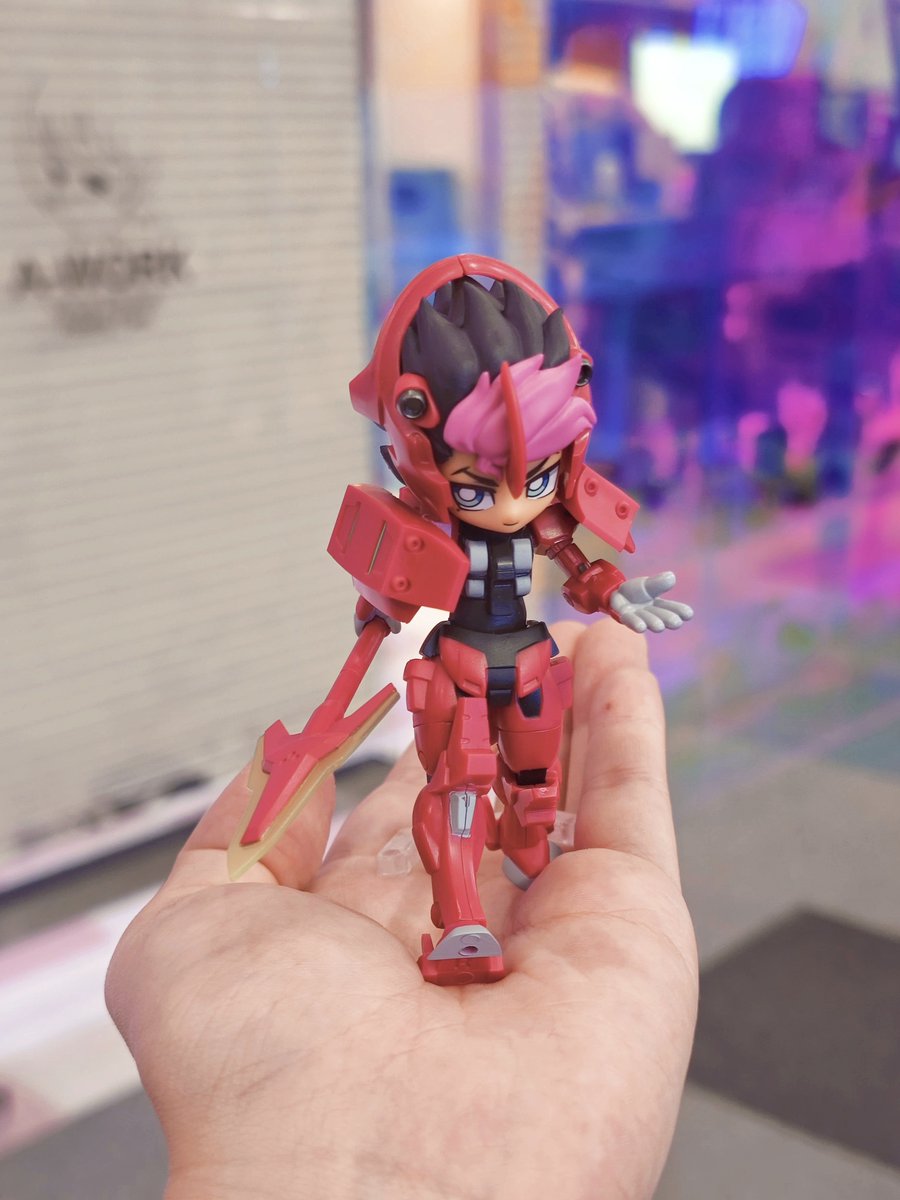 一收到这款 CHARAMOBI 就迫不及待拼了，这腰身真的魅到我了~这款的面部造型也做得超棒啊！💯
#水星の魔女