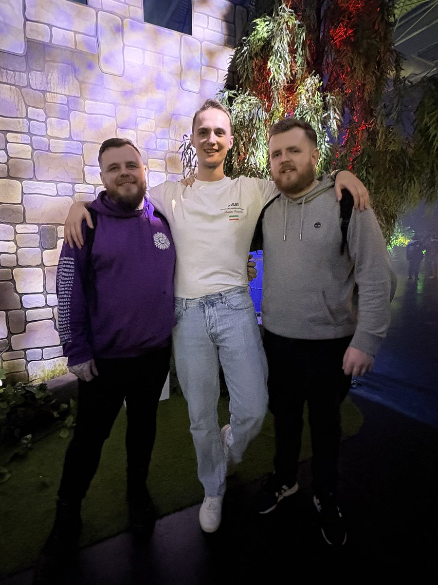 Eks_Austin tweet media