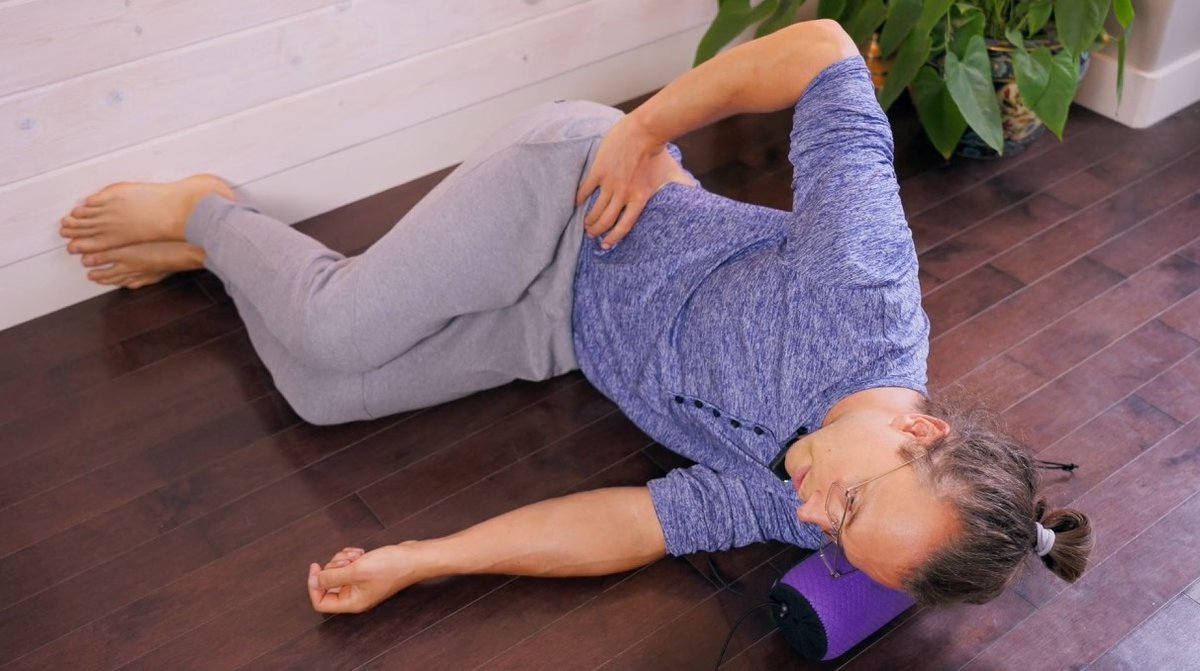 BryceHodgkinson's tweet photo. If you have back pain / hip pain / shoulder pain you need to include non-moving positional drills in your rehab routine. To remember how to do their job, some muscles require no activation of larger or more dominant musculature. Resting positions like these are necessary.