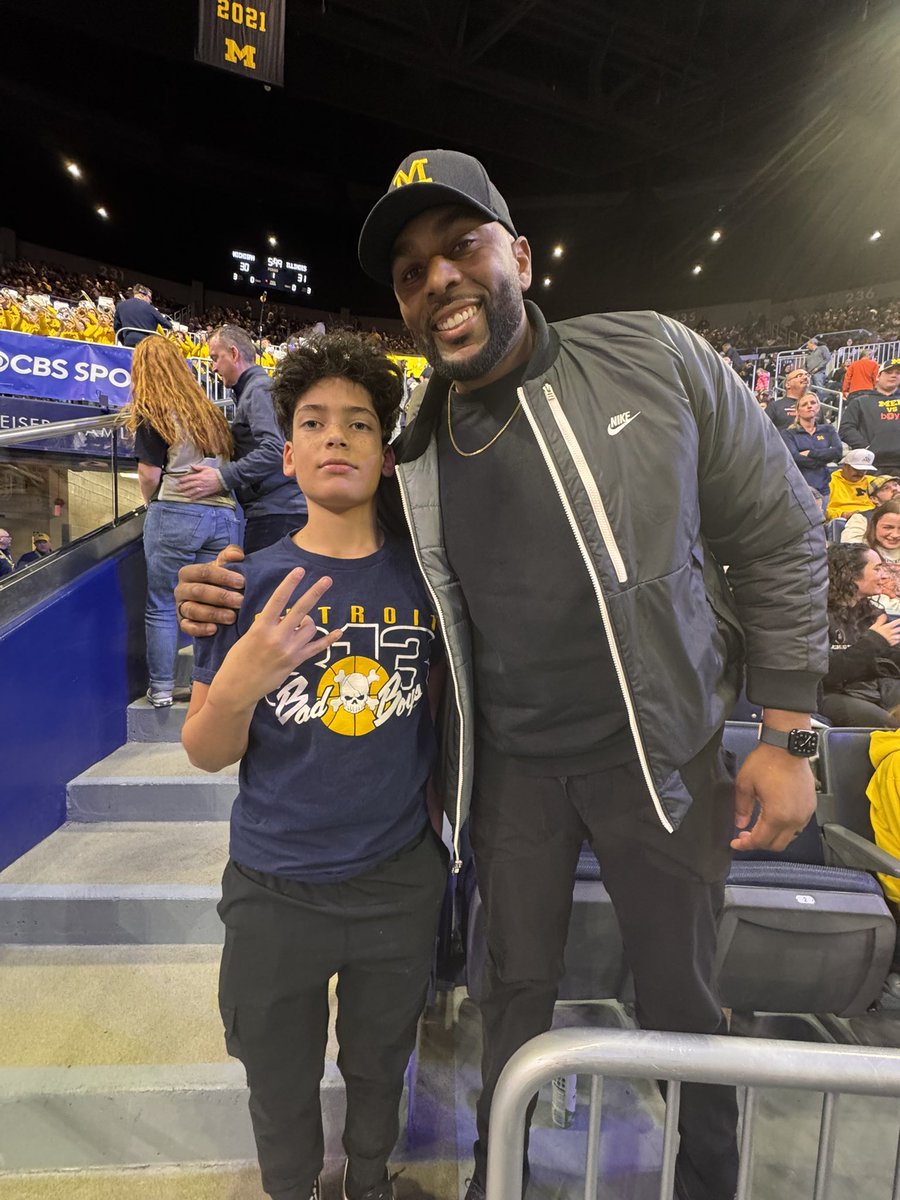 Kobe Johnson (@kobe_johnson3) on Twitter photo Got a chance to meet <a href="/Coach_SMoore/">Sherrone Moore</a> last night at the <a href="/umichbball/">Michigan Men's Basketball</a> game! Can’t wait to see you again at a camp in the Future 🔄 Got a chance to meet <a href="/Coach_SMoore/">Sherrone Moore</a> last night at the <a href="/umichbball/">Michigan Men's Basketball</a> game! Can’t wait to see you again at a camp in the Future 🔄