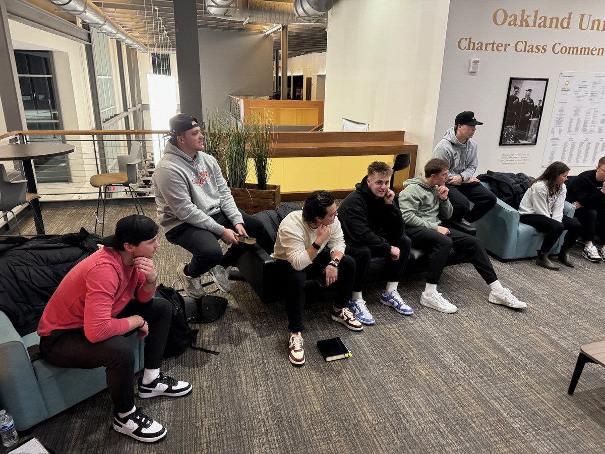semichfca's tweet photo. BIG shoutout to the students at Oakland University repping Christ with FCA! ✝️🔥 Love seeing y’all stand bold in faith! 🫶🏻
#FCA #JesusOnCampus #BoldForChrist https://t.co/HUTin9VwKg