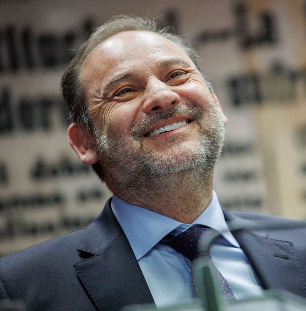 Os recuerdo que este putero sigue siendo Senador y pagándole nosotros