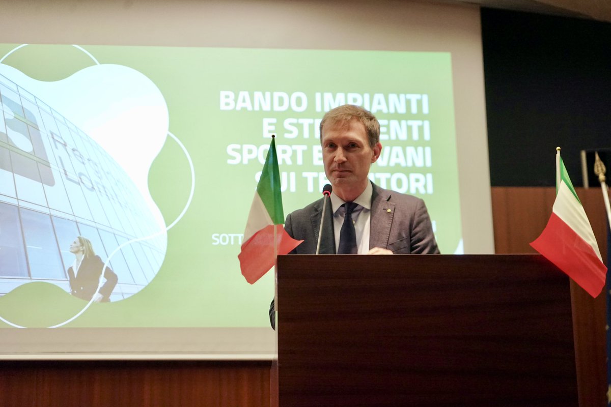 Oggi pomeriggio, all’Auditorium Gaber di Palazzo Pirelli, sono intervenuto alla presentazione del bando 𝗜𝗺𝗽𝗶𝗮𝗻𝘁𝗶 𝗲 𝗦𝘁𝗿𝘂𝗺𝗲𝗻𝘁𝗶 𝗦𝗽𝗼𝗿𝘁 𝗲 𝗚𝗶𝗼𝘃𝗮𝗻𝗶 𝘀𝘂𝗶 𝗧𝗲𝗿𝗿𝗶𝘁𝗼𝗿𝗶’’. 🏟️

#Sport #Lombardia #Bando #ImpiantisticaSportiva