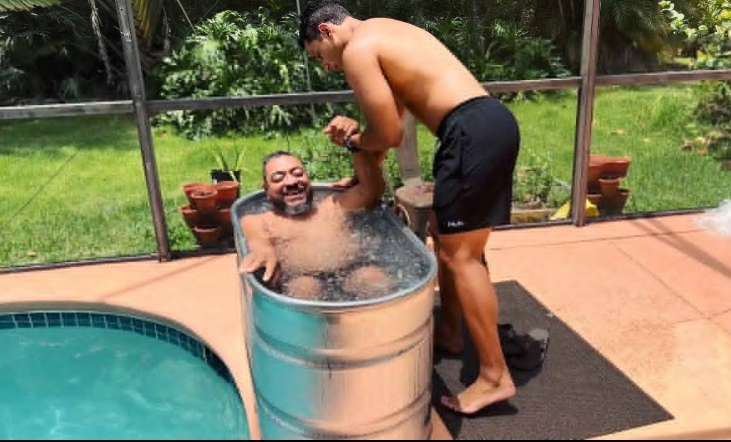 بعد ثلاثة عقود من الاستماع إلى أطبائه، انتهى الأمر بوالدي إلى:

• سرطان
• السكري
• مرض قلبي

بعد 3 سنوات من الاستماع لابنه...

لقد خسر 40 رطلاً وأصبح خاليًا من السرطان.

إليكم 19 سرًا صحيًا لم يخبره بها أطباؤه أبدًا:

1. توقف عن اتباع الأنظمة الغذائية التي لها اسم