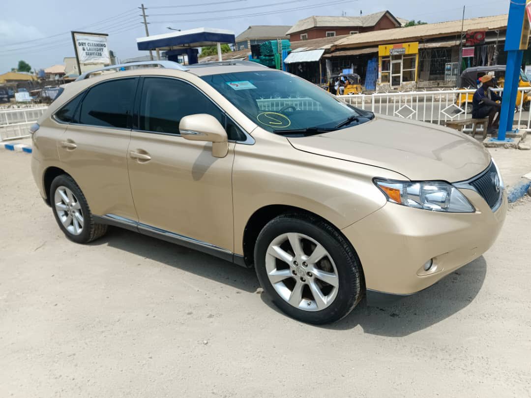 Fresh Arrival 🔥 

Foreign used 2010 RX 350
Price : N23,000,000 only 
Location : Lagos