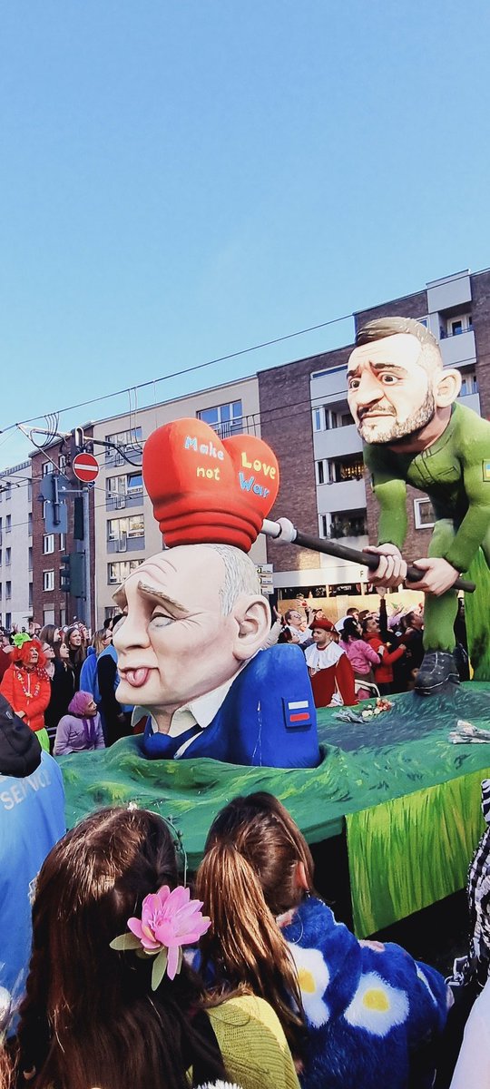 90Edwards's tweet image. Kölner Karneval