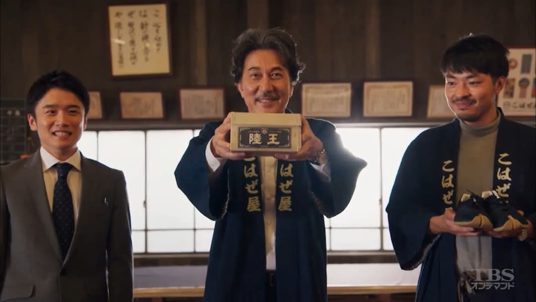 READ_A_ROUND's tweet photo. แนะนำซีรีย์ญี่ปุ่นใน netflix #Rikuoh ให้เลย 10/10!! ต้นฉบับจากนิยายของ Ikeido Jun คนเขียนเรื่อง ฮันซาวะ นาโอกิ
เรื่องของธุรกิจเล็กๆที่ทำถุงเท้าทาบิ ต้องปรับตัวก่อนโดนปิดกิจการ จนเกิดไอเดียทำรองเท้าวิ่ง! ดูไปร้องไห้ไป ซึ้งหนักมาก ชอบท่านประธานและน้องนักวิ่งโมงิ นักแสดงเล่นดีมากๆ https://t.co/E51BWTQQ8U