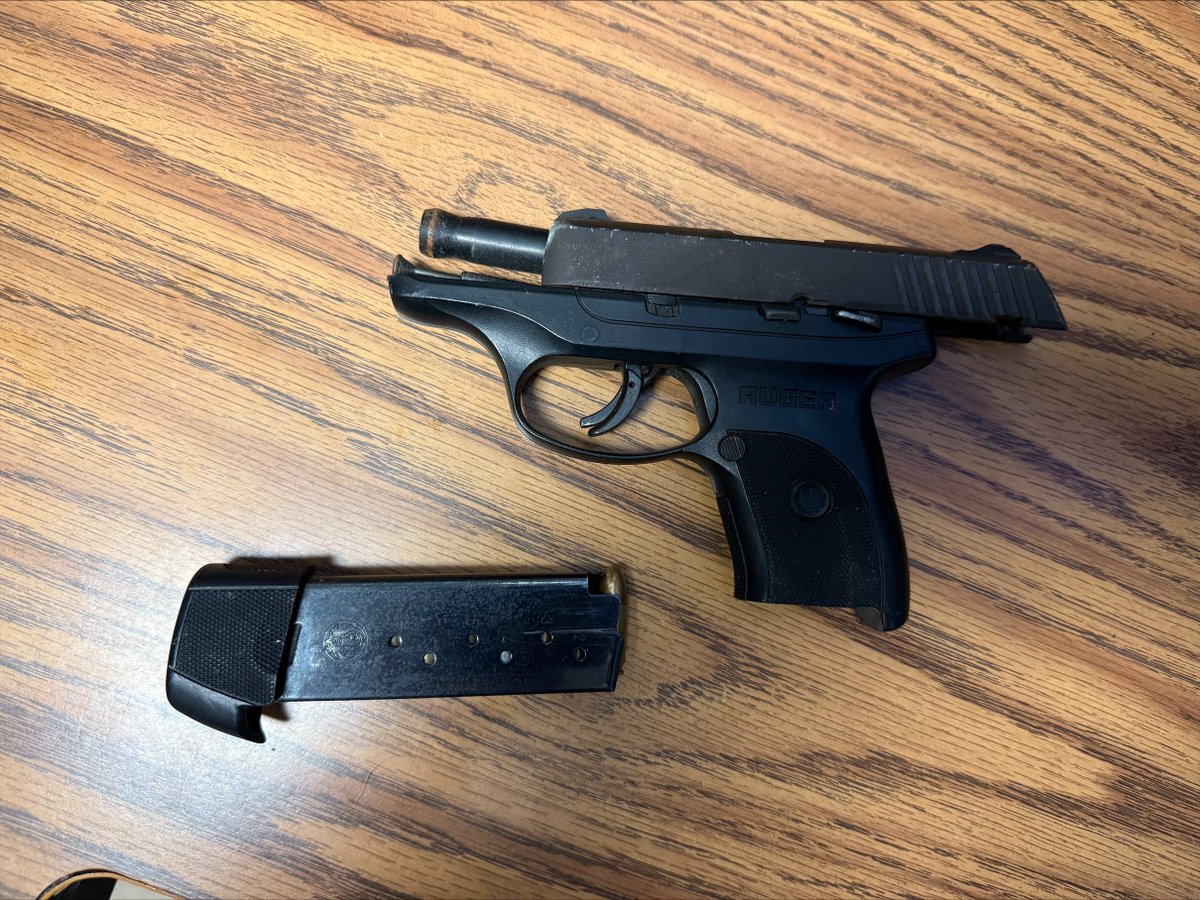 Joseph Busa (@ppdjosephbusa) on Twitter photo Outstanding work as always by 39th District Officers P/O Lee & P/O Gershwin. 2 nights 2 individuals in custody and 2 firearms recovered. <a href="/PPD39Dist/">PPD 39th District</a> Outstanding work as always by 39th District Officers P/O Lee & P/O Gershwin. 2 nights 2 individuals in custody and 2 firearms recovered. <a href="/PPD39Dist/">PPD 39th District</a>
