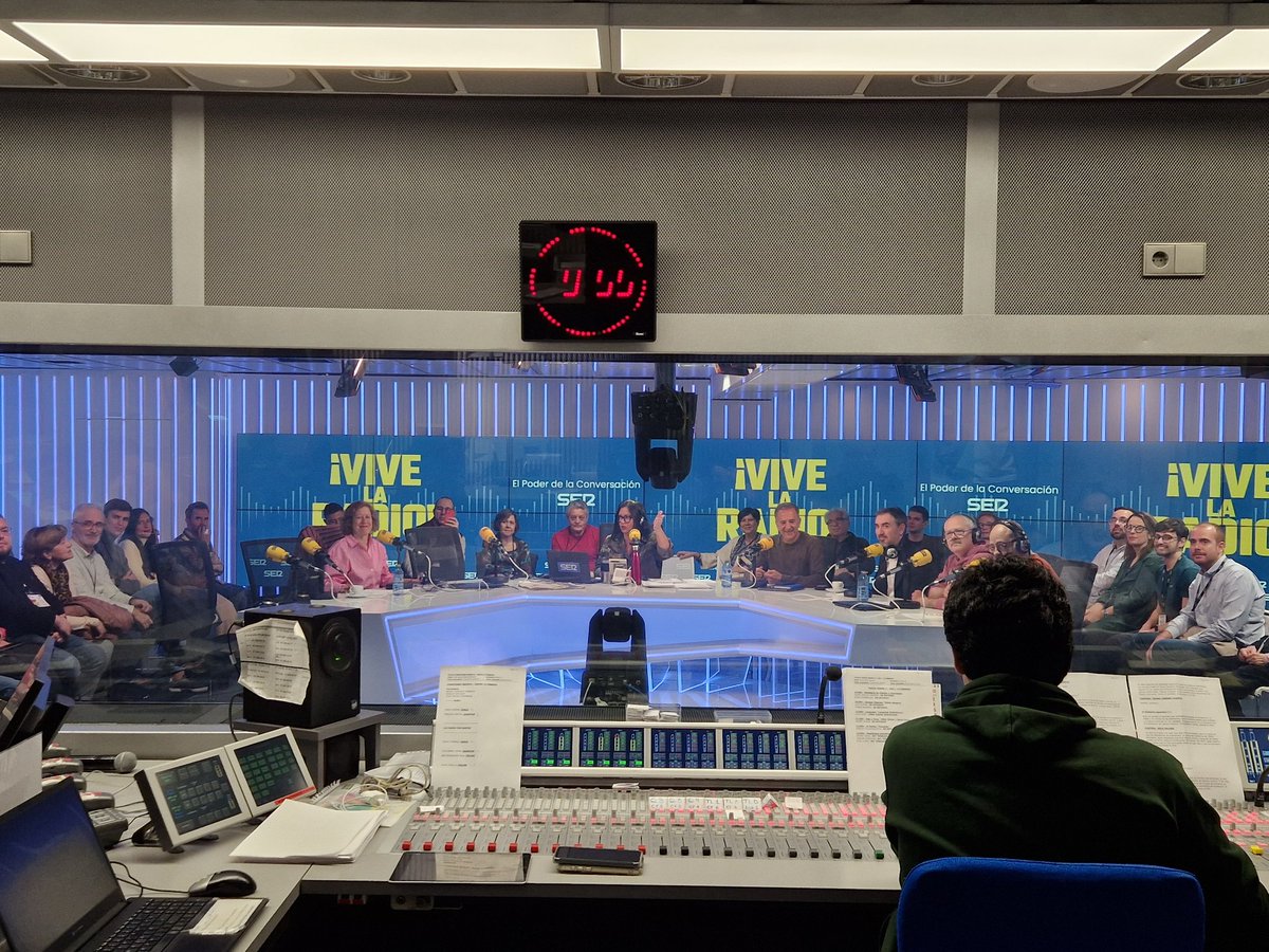 Nuño Domínguez (@nunodomin) on Twitter photo En unos minutos empezamos el Ministerio en <a href="/HoyPorHoy/">Hoy por Hoy</a> con un público maravilloso para celebrar el Día de la Radio cadenaser.com En unos minutos empezamos el Ministerio en <a href="/HoyPorHoy/">Hoy por Hoy</a> con un público maravilloso para celebrar el Día de la Radio cadenaser.com
