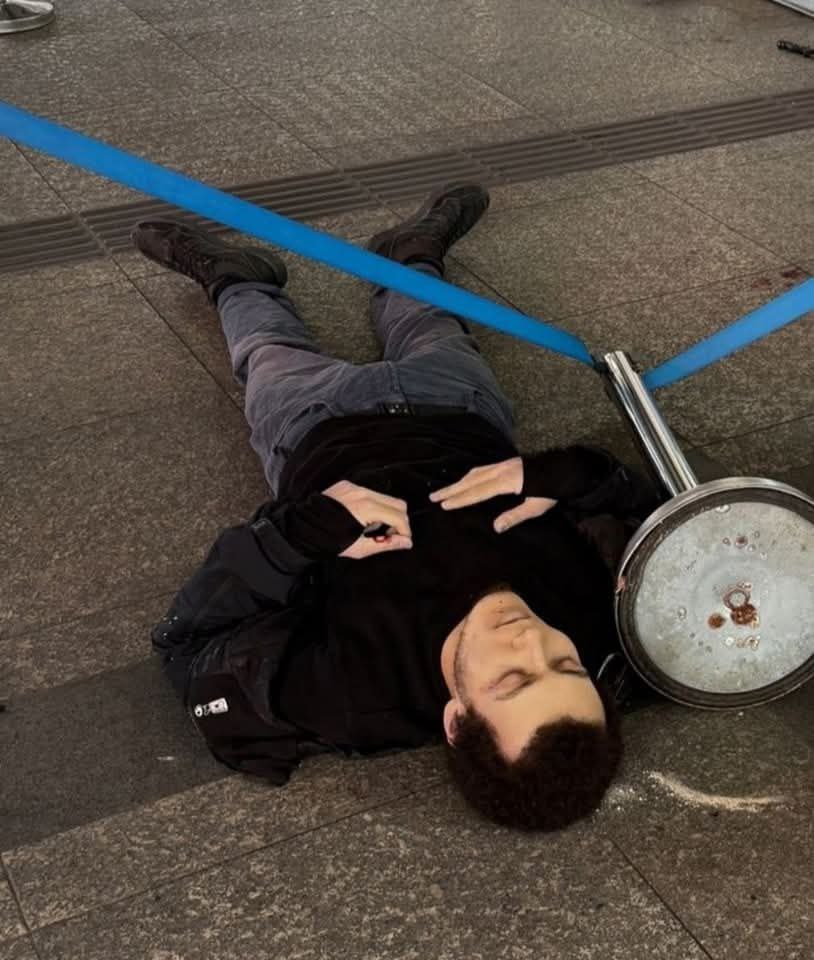 1806Sabra's tweet image. После того как выяснилось, что террорист из Хайфы, убивший 70-летнего израильтянина и тяжело ранивший ещё пятерых, является 20-летним друзом из Шфарам, среди друзов вспыхнул гнев.  

Оказалось, что он переехал в Шфарам всего год назад. Он психиатрический больной, ранее…