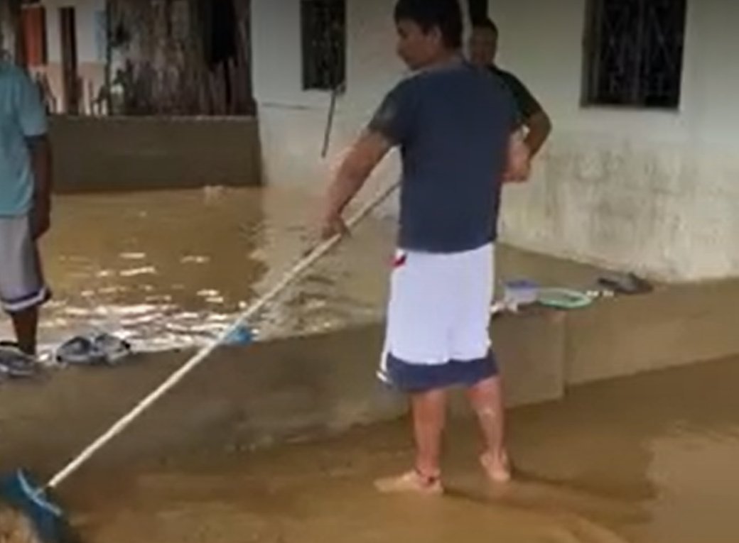joxedartex's tweet photo. Viviendas continúan inundadas en Tumbes
El Midagri informó que un equipo coordina acciones para evaluar los daños y atender los puntos críticos con maquinaria pesada https://t.co/flMp5VFEgH