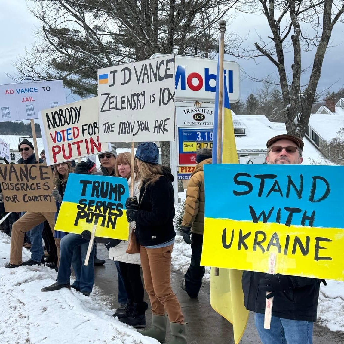 Drop a 💙 if you LOVE how Vermont greeted JD Vance!   

I want all of my 101K friends to follow YOU! 💙💛  

#BlueCrew stands with Zelenskyy and Ukraine.   

Who else is with me? #GetLoud💙💛