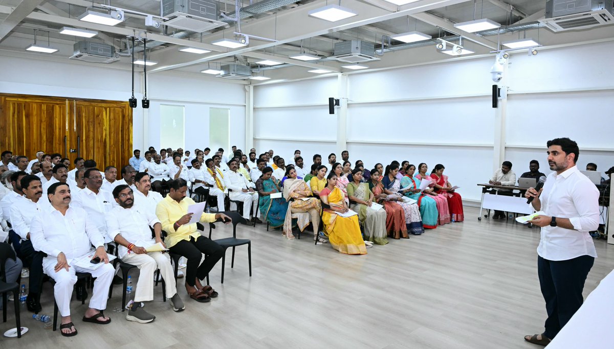 galla_madhavi's tweet image. గుంటూరు జిల్లా ఉండవల్లిలో విద్యాశాఖ మంత్రి శ్రీ నారా లోకేష్ బాబు గారి అధ్యక్షతన MLA &amp;amp; MLC లకు విద్యావ్యవస్థ పై జరిగిన Learning Excellence In Andhra Pradesh (Leap) 03-03-2025 వర్క్ షాప్ లో పాల్గొన్న గుంటూరు పశ్చిమ నియోజకవర్గ ఎమ్మెల్యే శ్రీమతి గళ్ళా మాధవి గారు.

#learningexcellence…