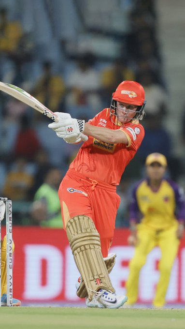 Beth Mooney's 96* propels Gujarat Giants to 186/5 in 20 overs.