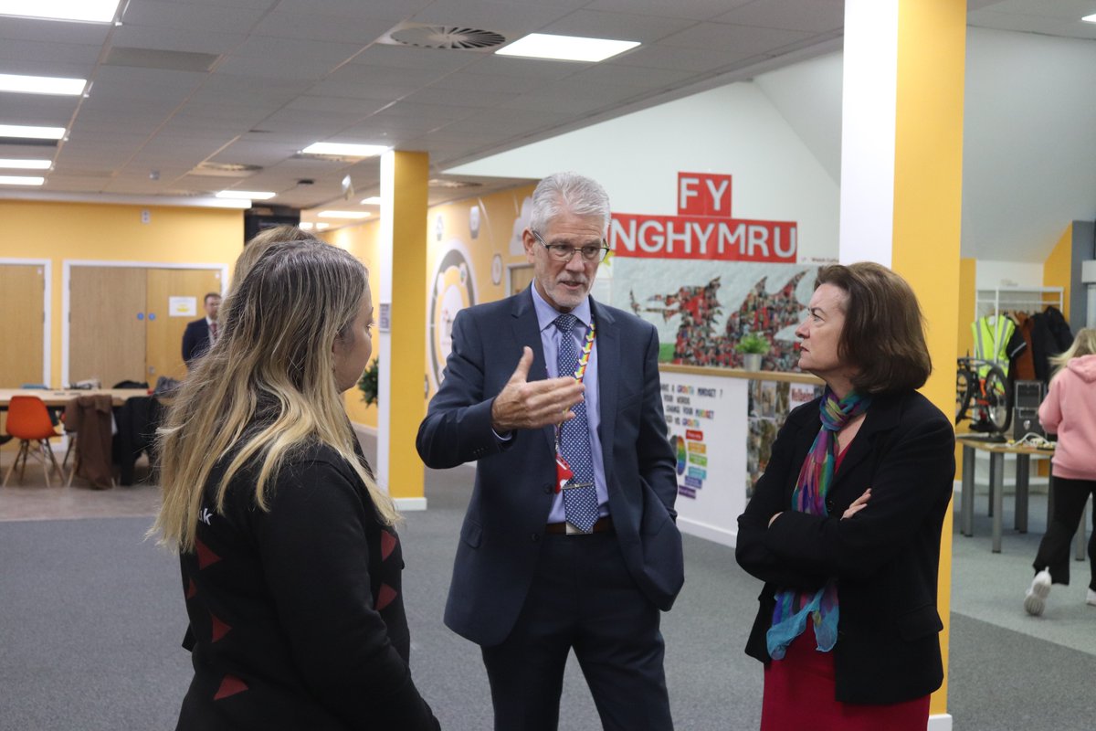 ITECskills's tweet image. Yr wythnos ddiwethaf, fe wnaethom groesawu @PrifWeinidog i Itec Pontypridd. Cyfarfu â&apos;n dysgwyr, trafododd rym pleidleisio 🗳️, a chlywodd sut mae Twf Swyddi Cymru+ yn rhoi hwb i&apos;w hyder. Diolch i chi am eich ymweliad! 🙌