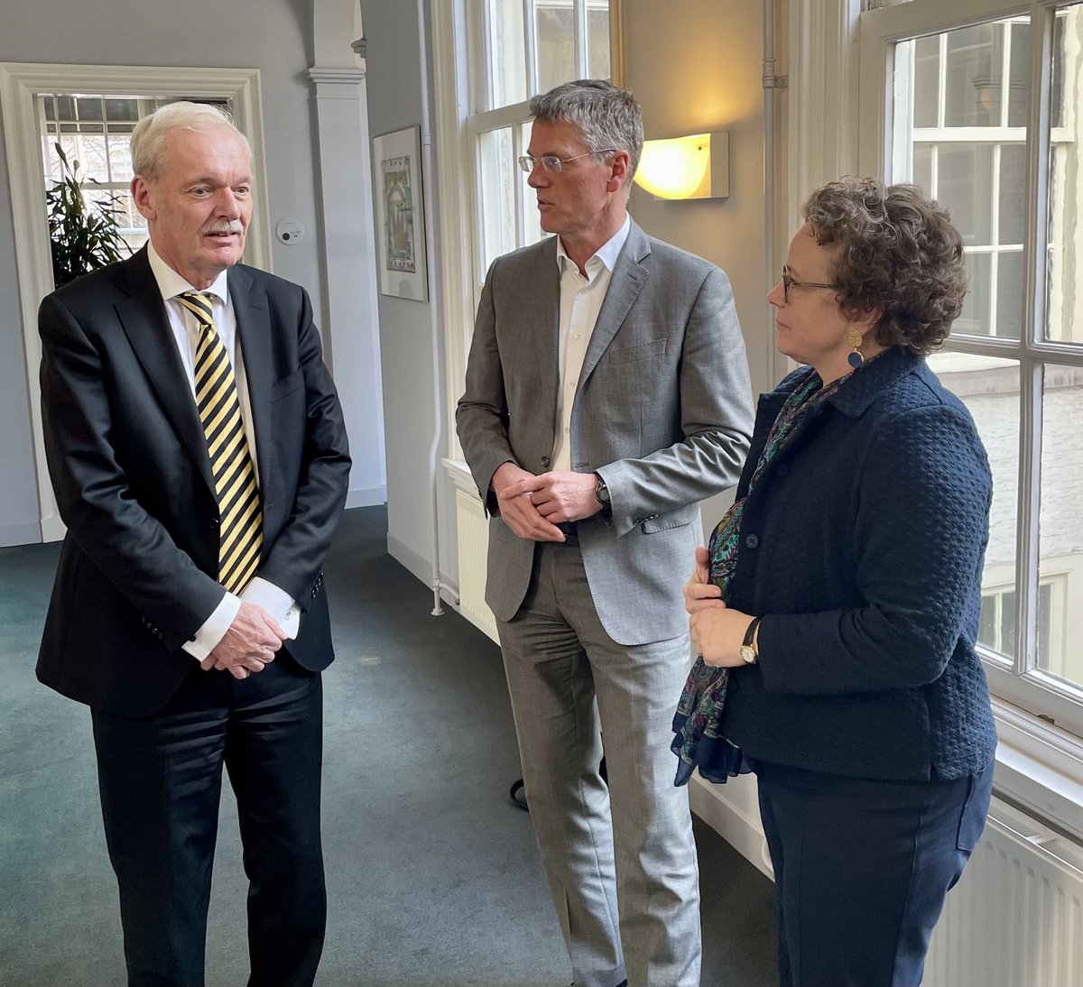 Algemene Rekenkamer (@rekenkamer) on Twitter photo President <a href="/PDuisenberg/">Pieter Duisenberg</a> en collegelid <a href="/BarbaraJoziasse/">Barbara Joziasse</a> spraken vandaag met Jean Rummenie (<a href="/stasLVVN/">Jean Rummenie</a>) over het werk van de @rekenkamer als onafhankelijk controleur van de uitgaven (en behaalde resultaten) van de Rijksoverheid. President <a href="/PDuisenberg/">Pieter Duisenberg</a> en collegelid <a href="/BarbaraJoziasse/">Barbara Joziasse</a> spraken vandaag met Jean Rummenie (<a href="/stasLVVN/">Jean Rummenie</a>) over het werk van de @rekenkamer als onafhankelijk controleur van de uitgaven (en behaalde resultaten) van de Rijksoverheid.