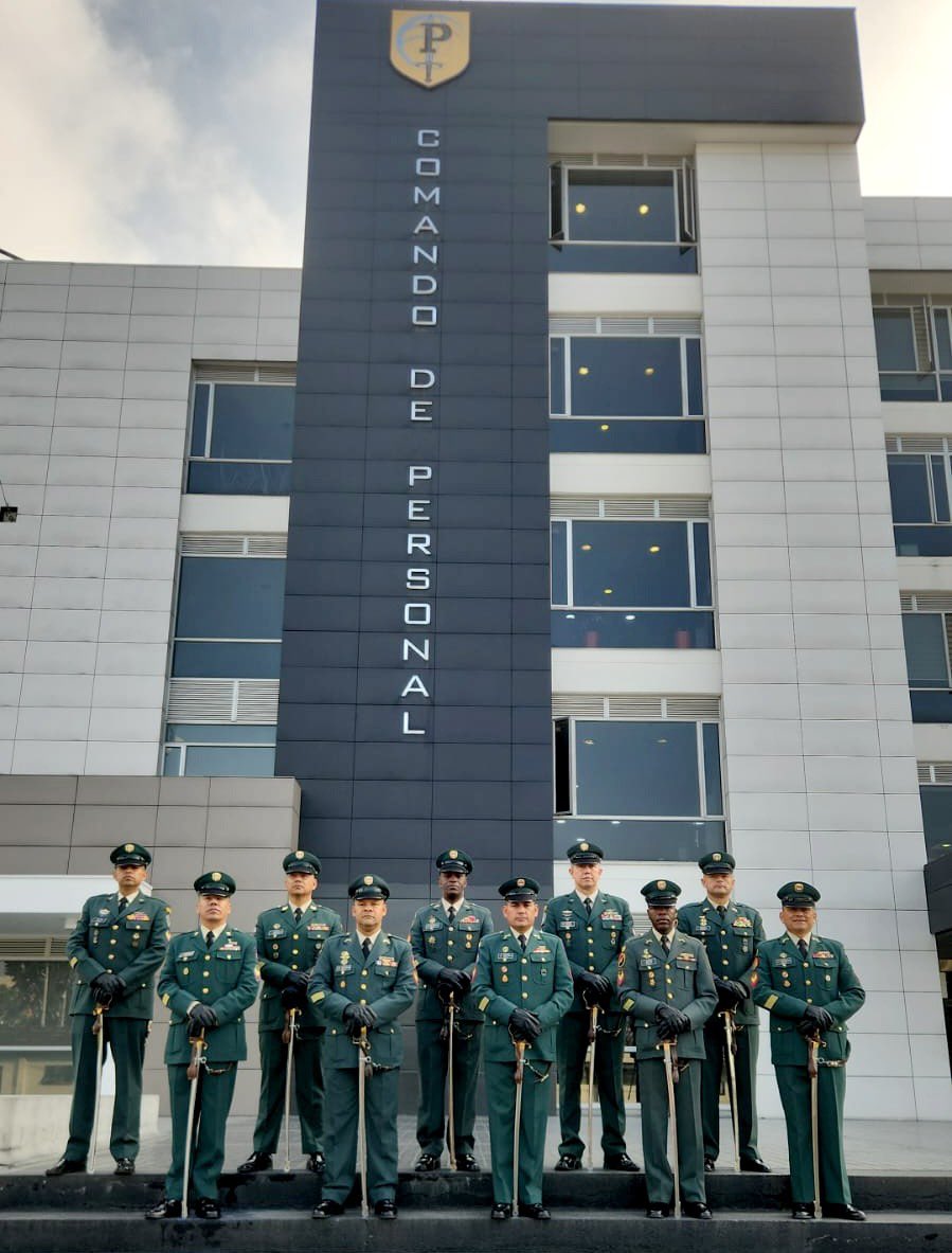 ejercito_COPER's tweet image. 📌#DIPER | 15 Coroneles y 8 Sargentos Mayores de Comando son designados para desempeñar comisiones diplomáticas y administrativas en el exterior. Esta designación refleja el perfil, capacidades y profesionalismo de nuestros militares, reforzando así las alianzas estratégicas y de