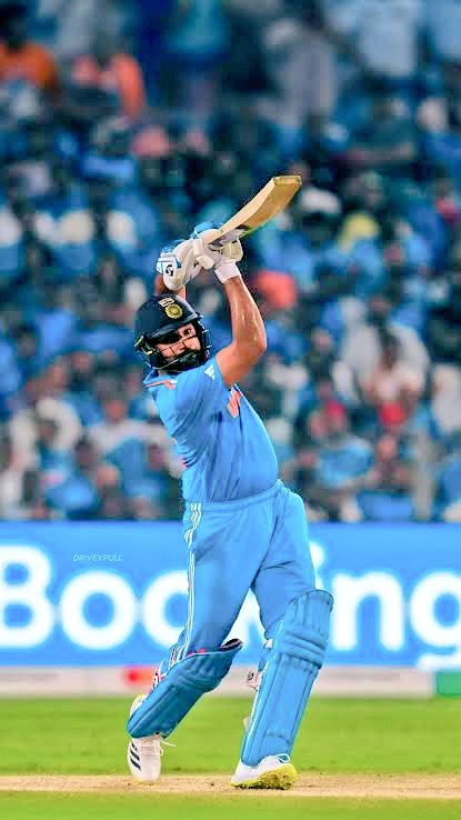 One Man Army......रोहित शर्मा✊

अगर बैट्समैन के तौर पर या यूँ कहें एक खिलाड़ी के तौर पे रोहित के रिकार्ड्स की बात करें
तो उनको टारगेट करने वालों की पैंट गीली हो जाएगी

रोहित शर्मा के नाम ऐसे कई रिकॉर्ड हैं
जिन्हे पढ़कर ही रोंगटे खड़े हो जाते हैं 
✍️
वनडे क्रिकेट में तीन दोहरे