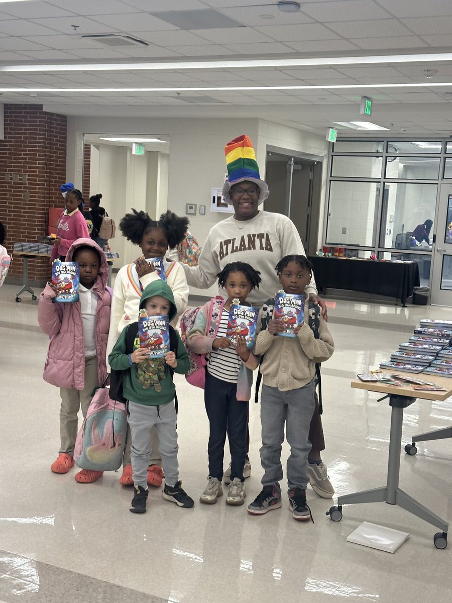 Toomer Media Center (@toomermedia) on Twitter photo Toomer ES kicked off#ReadAcrossAmerica in “paws-itively” awesome style. Students were greeted with the latest Dog Man book, all thanks to the generous donation from author Dav Pilkey! 🐾 <a href="/ToomerES/">Toomer Elementary School</a> <a href="/FAToomerPTA/">Fred A. Toomer PTA</a> <a href="/APSMediaServ/">APS Media Services</a> <a href="/apsupdates/">APS Updates</a> #davpilkey #toomerreads #thanksdavpilkey Toomer ES kicked off#ReadAcrossAmerica in “paws-itively” awesome style. Students were greeted with the latest Dog Man book, all thanks to the generous donation from author Dav Pilkey! 🐾 <a href="/ToomerES/">Toomer Elementary School</a> <a href="/FAToomerPTA/">Fred A. Toomer PTA</a> <a href="/APSMediaServ/">APS Media Services</a> <a href="/apsupdates/">APS Updates</a> #davpilkey #toomerreads #thanksdavpilkey