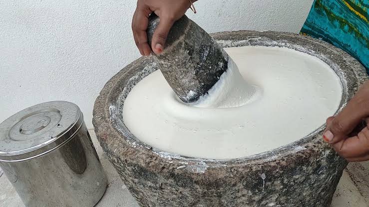 TNEXPLORE's tweet image. புரட்டாவும், பாக்கெட் மாவும் பின்னே புளித்த சிந்தனையாளர்களும் 

மூலக்கட்டுரை : 
ஆண்டனி வளன்

எழுத்தாளர்களுக்கும் தோசை மாவுக்கும் என்ன ஒரு பிணைப்பு என்று புரியவில்லை. 

ஒரு பக்கம் நாகர்கோவில் ஆசானுக்கு புளிச்ச மாவு சிக்கலாக இருந்தது என்றால், இப்போது ராஜேஷ் குமாருக்கும் அதே நிலை…