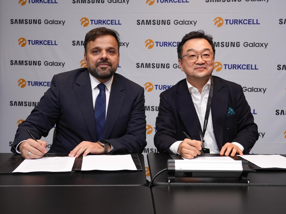 Türkiye 5G’ye her geçen gün bir adım daha yaklaşıyor.

Turkcell olarak, 5G teknolojisinin Türkiye’de en verimli şekilde hayata geçmesi için öncü adımlar atmaya devam ediyoruz. Bu doğrultuda, teknoloji ekosisteminin en önemli markalarından Samsung ile güçlerimizi birleştirerek, 5G