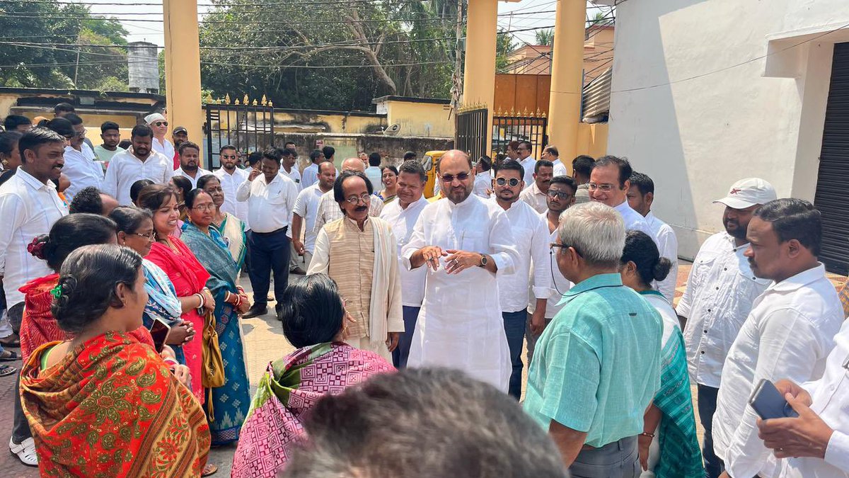 iammdmoquim's tweet photo. ପିସିସି ସଭାପତି ଭକ୍ତ ଚରଣ ଦାସଙ୍କ କଟକ ଗସ୍ତ ଅବସରରେ କଟକ ସ୍ଥିତ ସ୍ବରାଜ ଆଶ୍ରମ, ସମାଜ ଅଫିସ, ନେତାଜୀ ସୁବାଷ ଚନ୍ଦ୍ର ବୋଷଙ୍କ ଜନ୍ମସ୍ଥାନ ପରିଦର୍ଶନରେ ତାଙ୍କ ସହ ଯୋଗ ଦେଇଥିଲି।କଂଗ୍ରେସ କର୍ମୀଙ୍କ ସହ ମୋ ବାସଭବନରେ ଆସି ସଭିଙ୍କୁ ଭେଟି କିଛି ସମୟ ବିତାଇଥିବାରୁ ତାଙ୍କୁ ଧନ୍ୟବାଦ୍ ଜଣାଉଛି। https://t.co/jIthcWvCnZ
