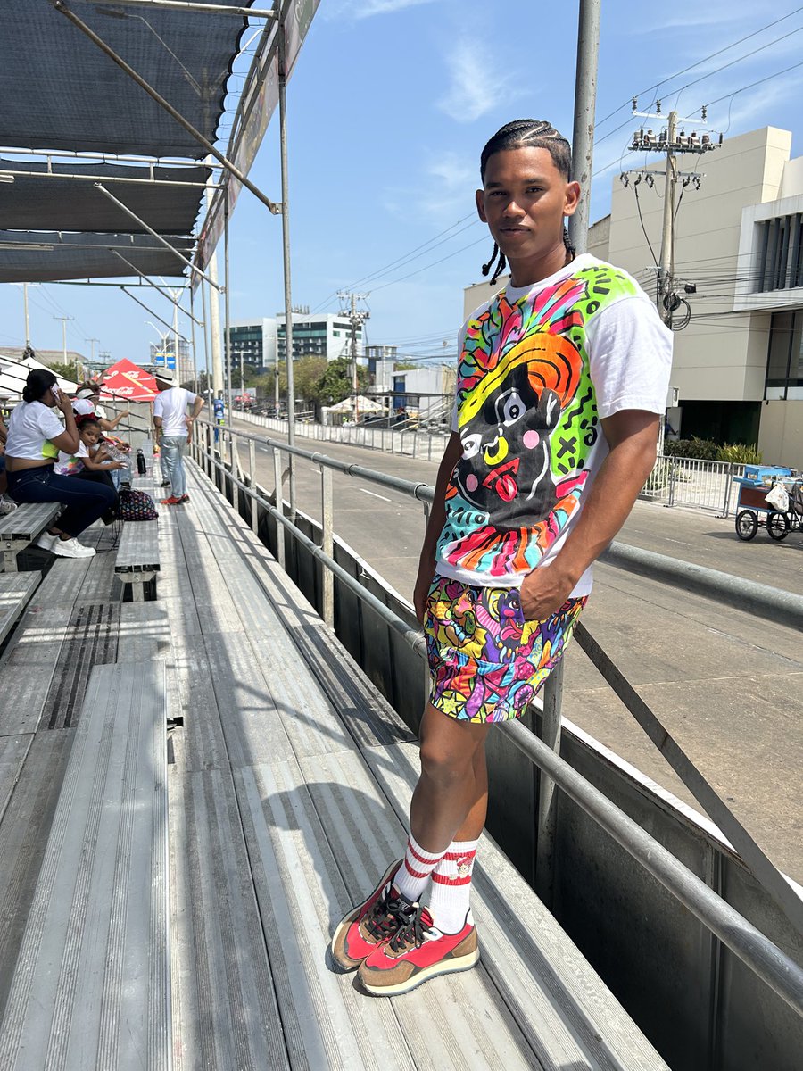 Elnegro16120866's tweet photo. Listo para el desfile
#via40 #Barranquilla #Carnaval2025 https://t.co/rz31ntzqUe